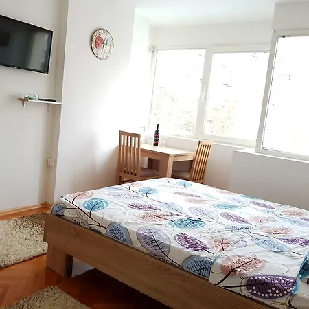 Square Apartment